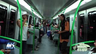 RAPERO IMPROVISANDO EN EL METRO 1 [upl. by Nuyh549]